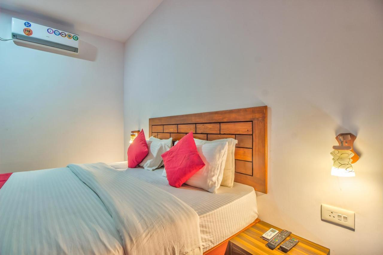 Beach Doorz Hotel Baga Exterior photo